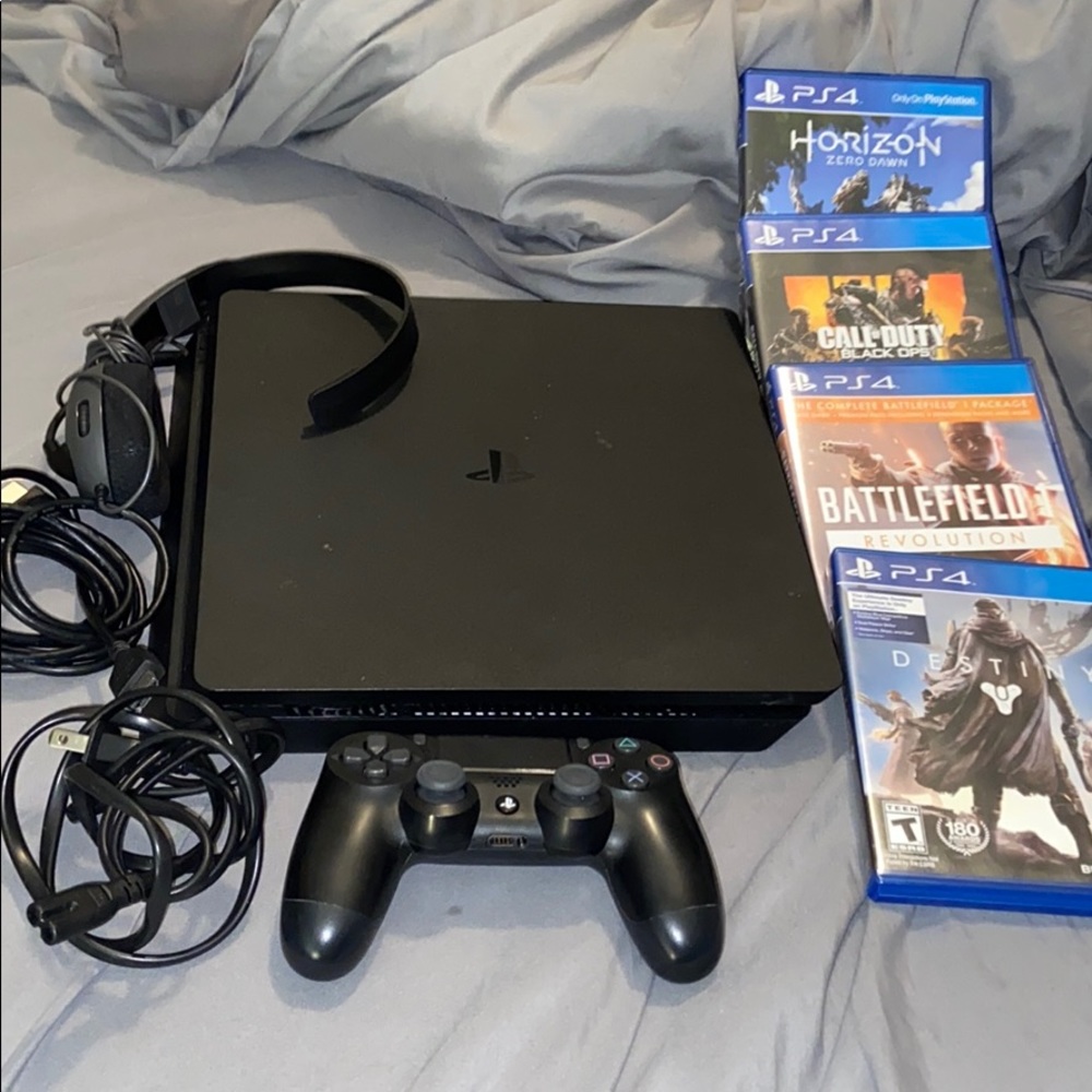 Play station 4 Slim Bundle